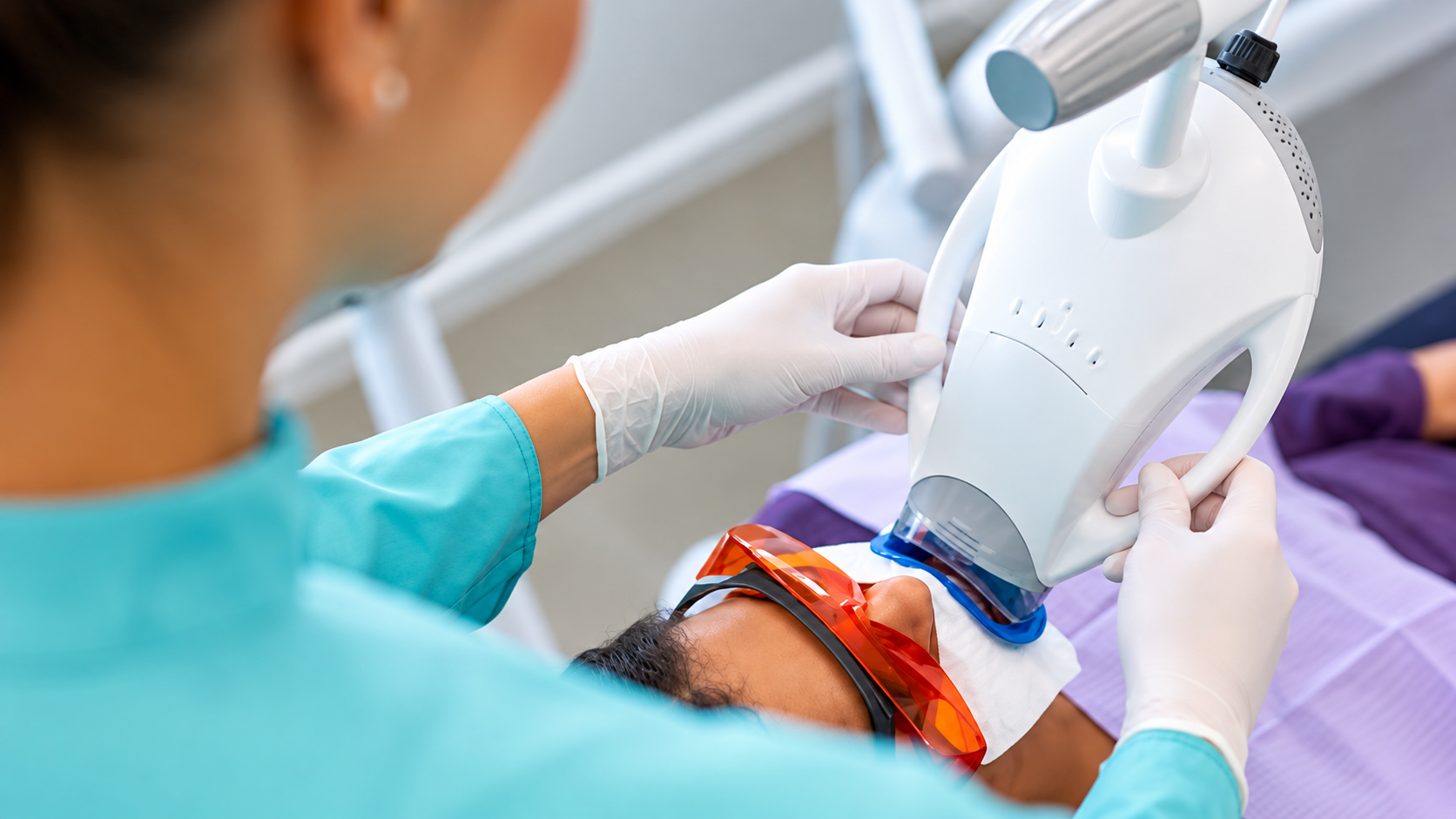 Blanqueamiento dental profesional con luz Zoom